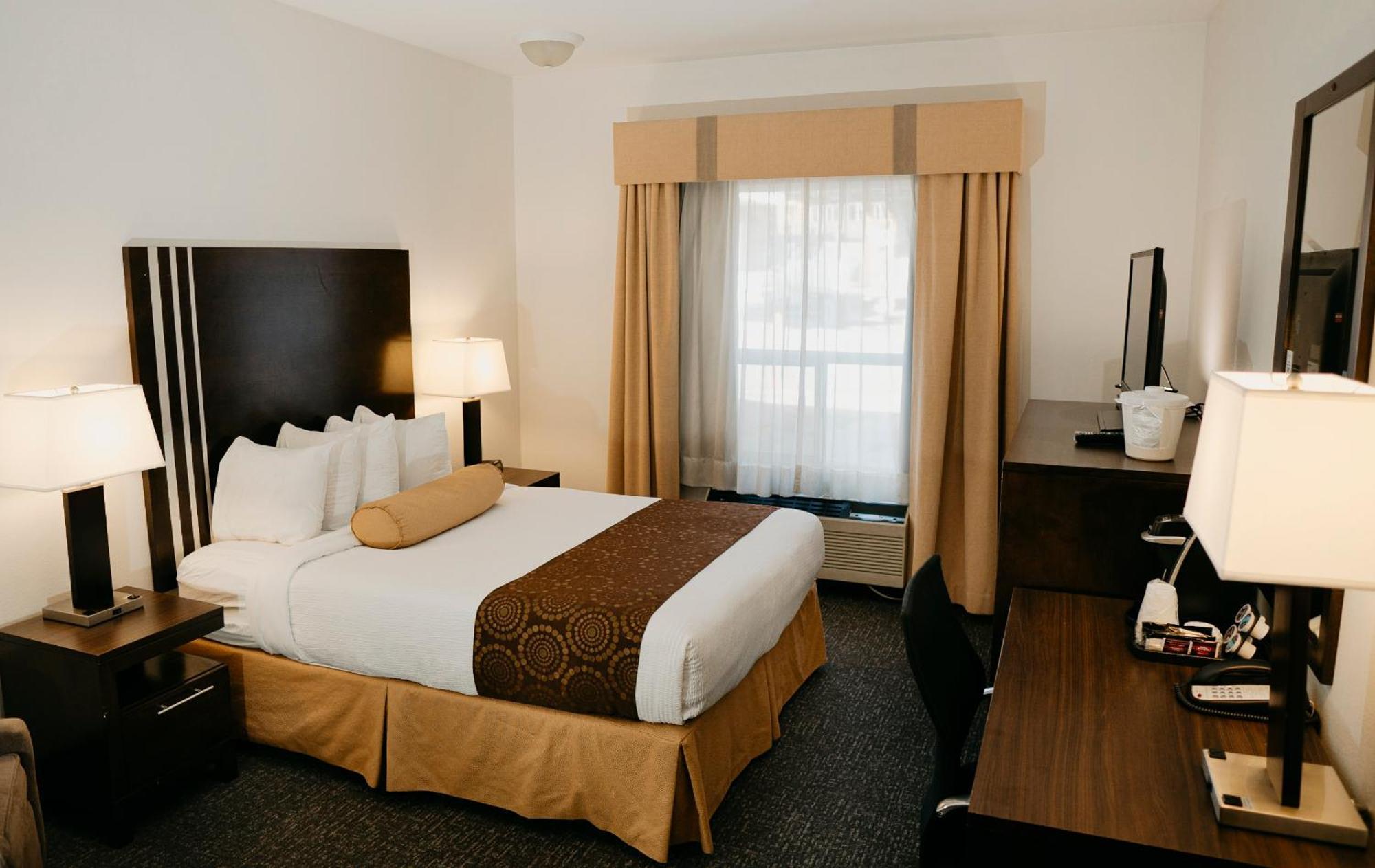 Hotel Ramada Golden Exterior foto